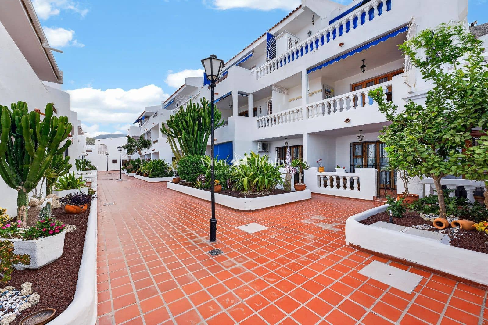 1 bedroom Flat for sale in Los Cristianos with pool - € 170,000 (Ref: 9824045)