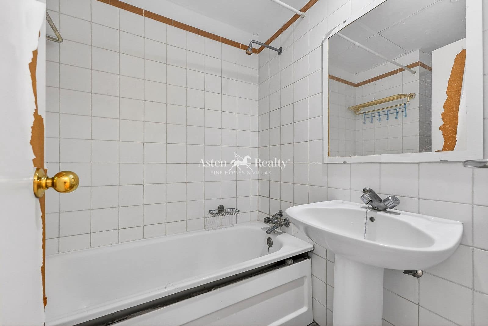 1 bedroom Flat for sale in Los Cristianos with pool - € 185,000 (Ref: 9824046)