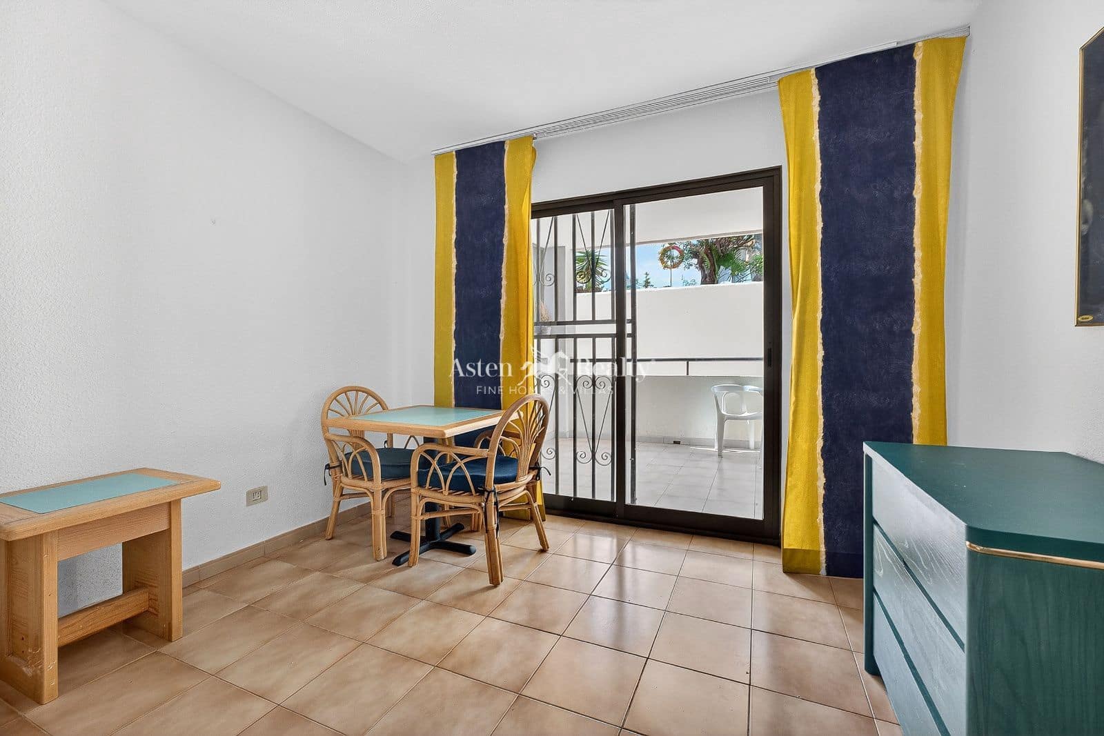 1 bedroom Flat for sale in Los Cristianos with pool - € 185,000 (Ref: 9824046)