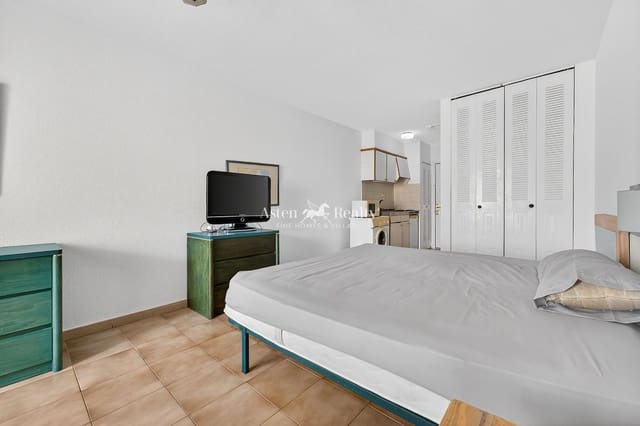 Leilighet til salgs i Los Cristianos, Arona med svømmebasseng - € 185 000 (Ref: 9824046)
