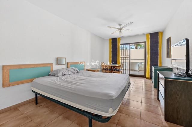 Leilighet til salgs i Los Cristianos, Arona med svømmebasseng - € 185 000 (Ref: 9824046)