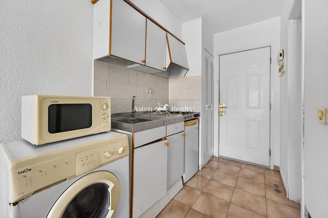 Leilighet til salgs i Los Cristianos, Arona med svømmebasseng - € 185 000 (Ref: 9824046)