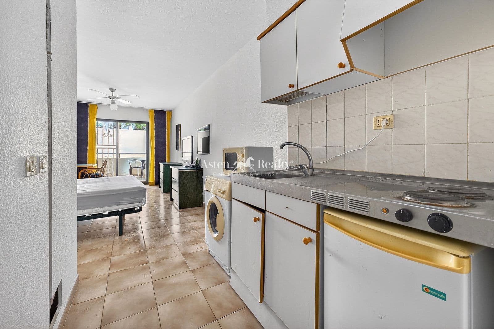 1 bedroom Flat for sale in Los Cristianos with pool - € 185,000 (Ref: 9824046)