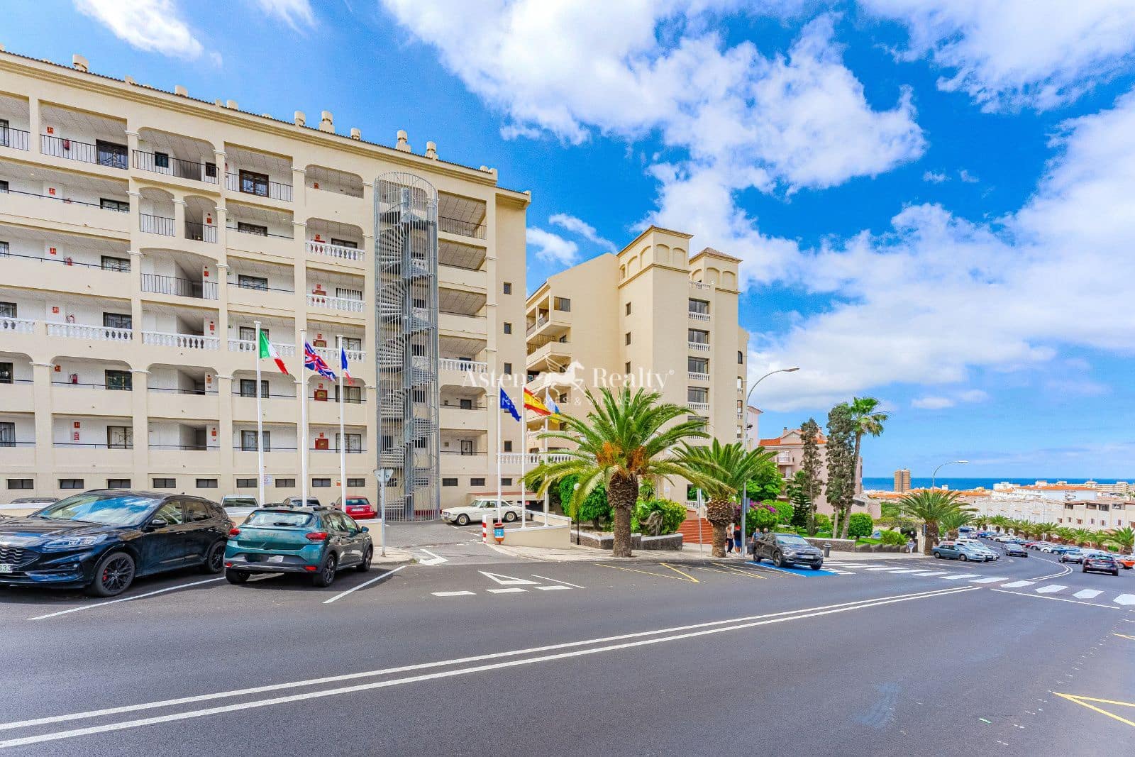 1 bedroom Flat for sale in Los Cristianos with pool - € 185,000 (Ref: 9824046)