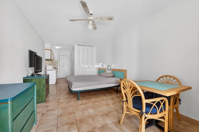 Leilighet til salgs i Los Cristianos, Arona med svømmebasseng - € 185 000 (Ref: 9824046)