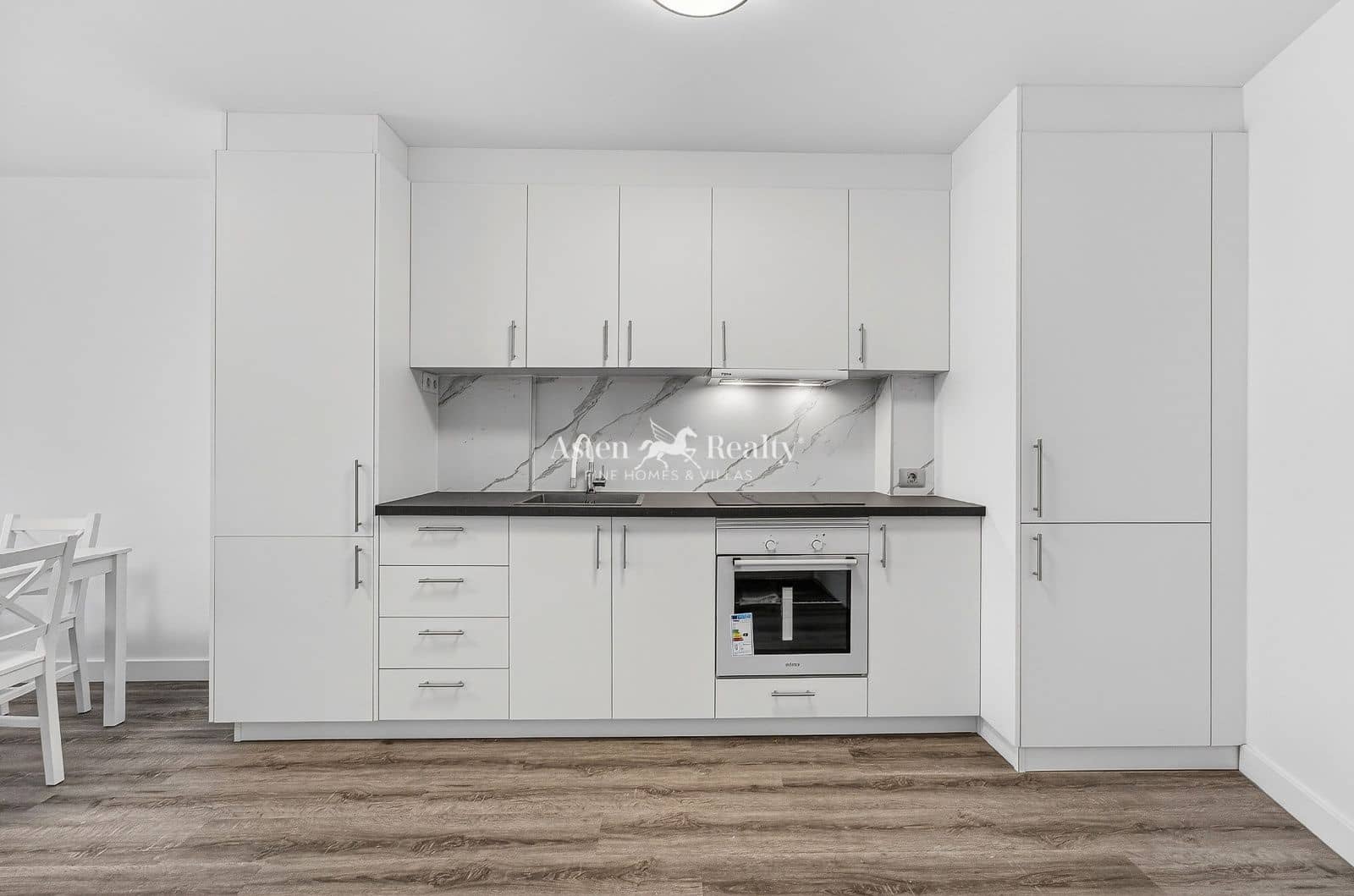2 bedroom Flat for sale in Playa Paraiso with pool - € 335,000 (Ref: 9830121)