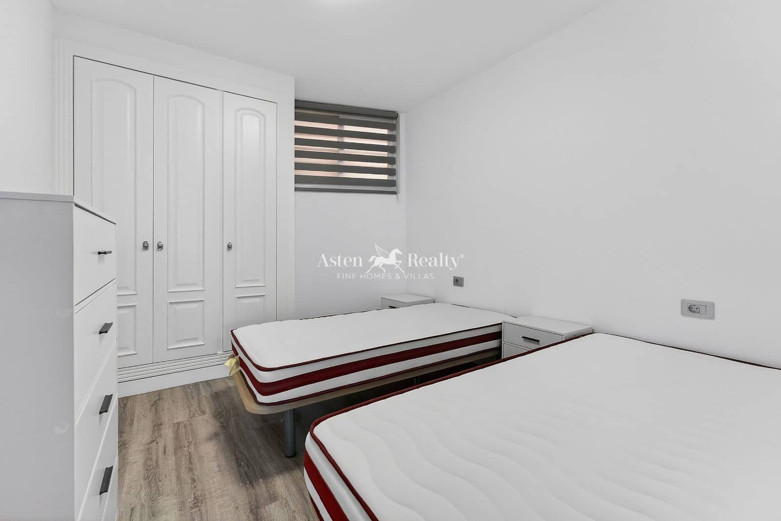 2 bedroom Flat for sale in Playa Paraiso with pool - € 335,000 (Ref: 9830121)