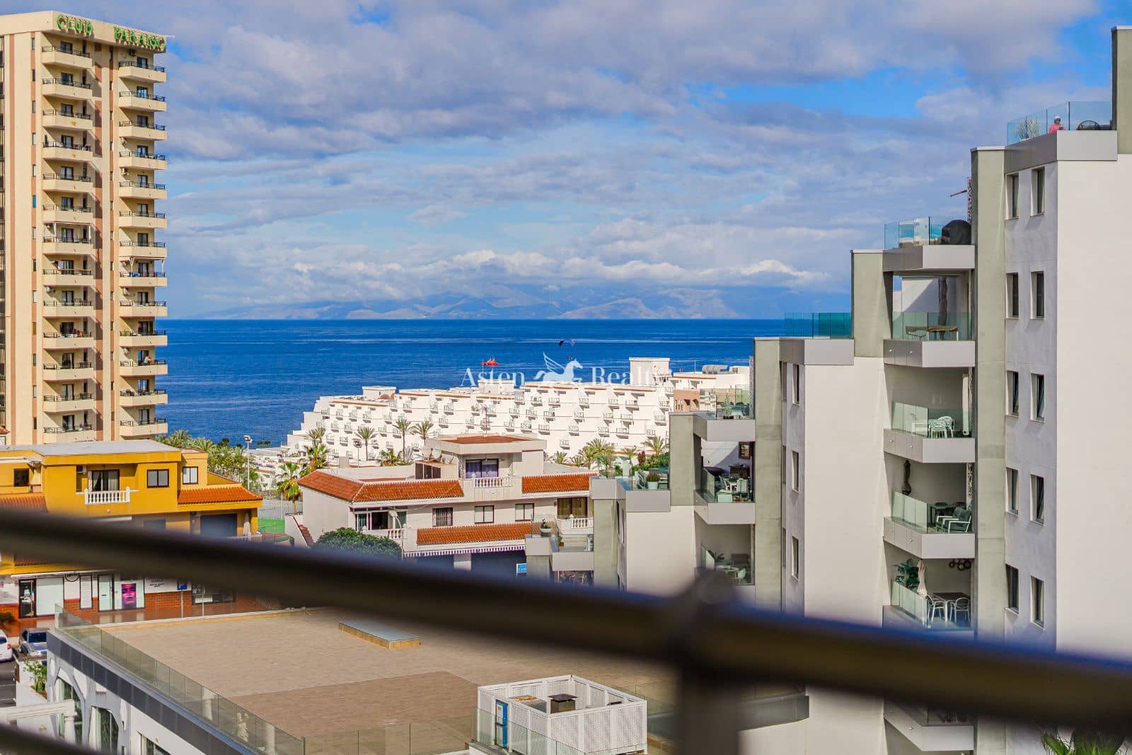 2 bedroom Flat for sale in Playa Paraiso with pool - € 335,000 (Ref: 9830121)