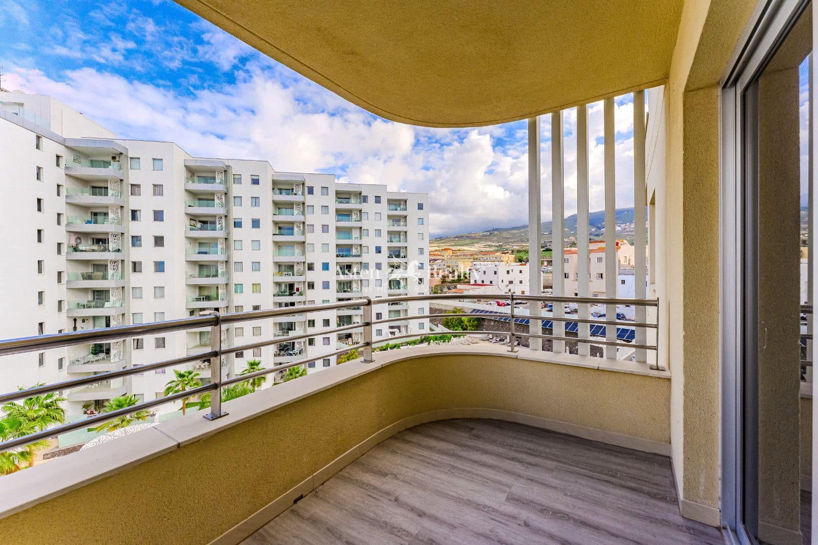 2 bedroom Flat for sale in Playa Paraiso with pool - € 335,000 (Ref: 9830121)