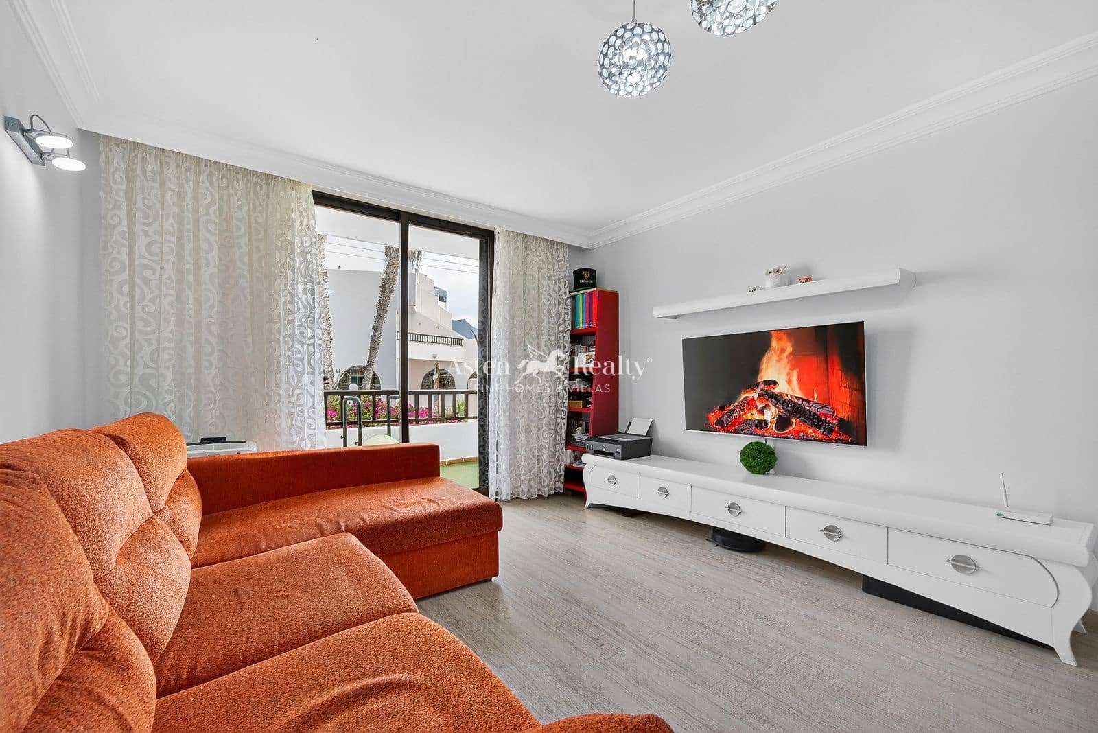 2 bedroom Flat for sale in Playa de las Americas with pool - € 630,000 (Ref: 9830294)