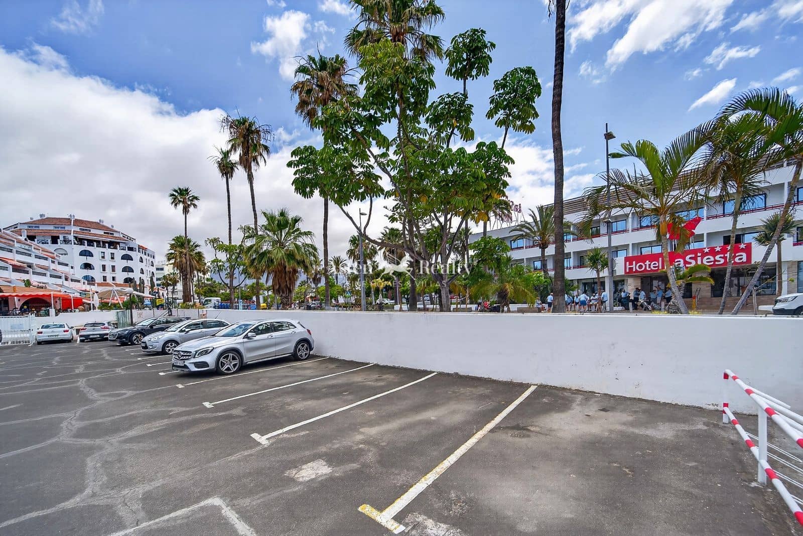2 bedroom Flat for sale in Playa de las Americas with pool - € 630,000 (Ref: 9830294)