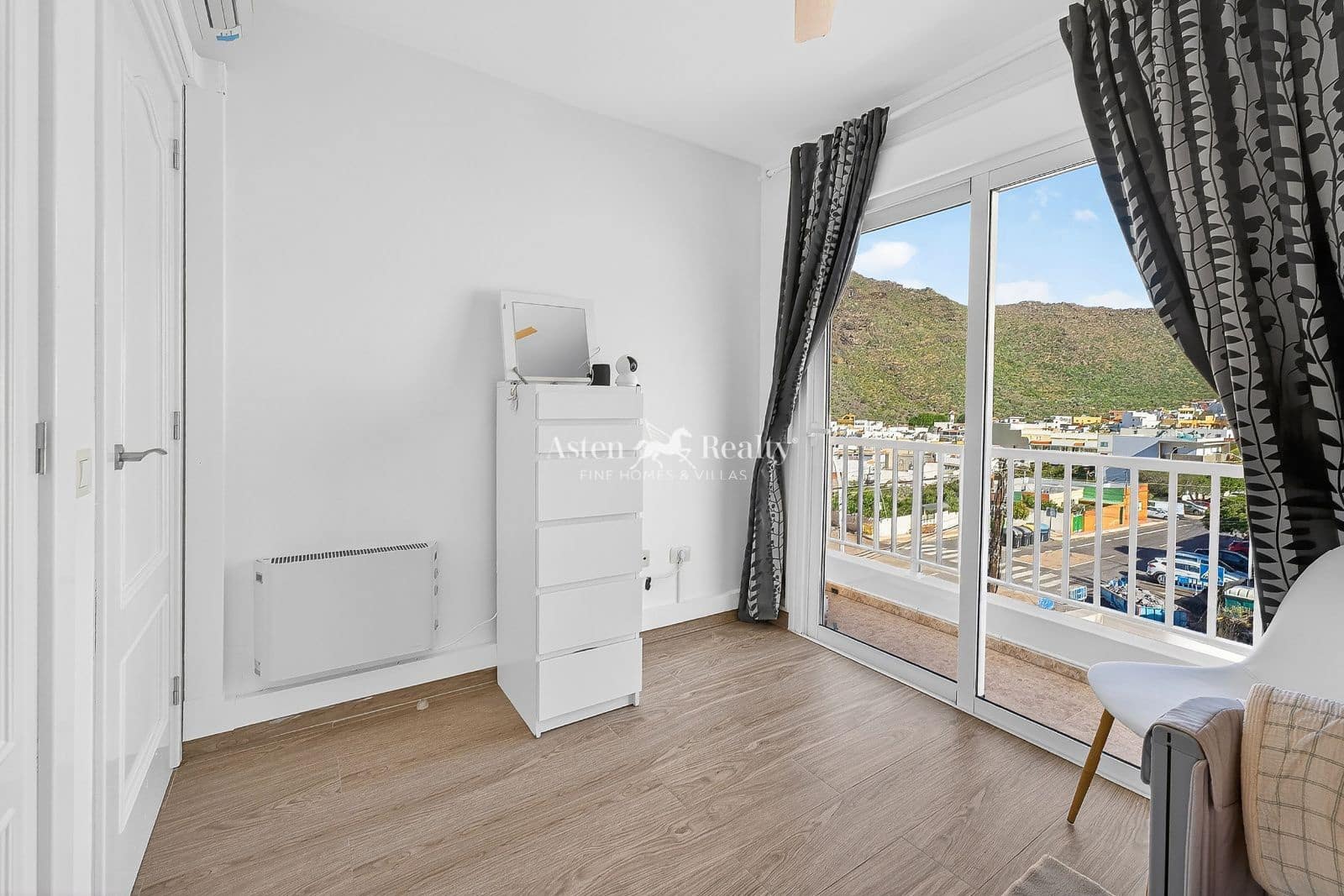 3 bedroom Flat for sale in Santiago del Teide - € 249,000 (Ref: 9832899)