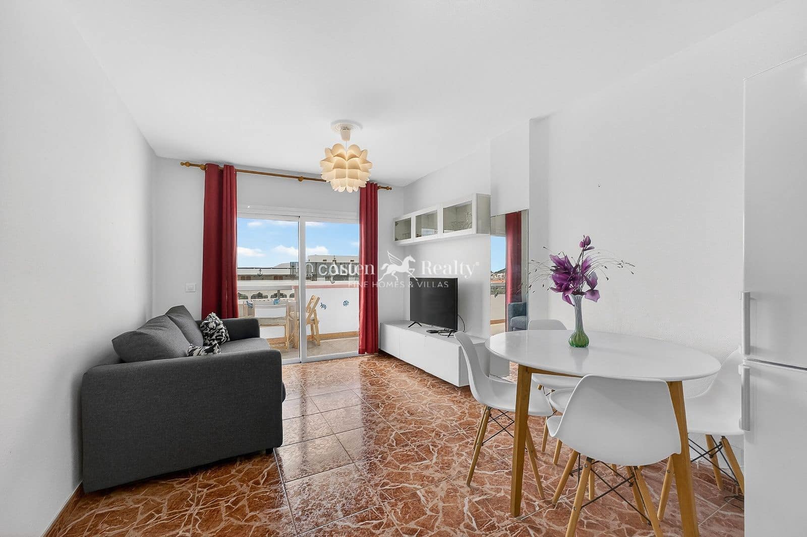 1 makuuhuone Asunto myytävänä paikassa Playa de las Americas mukana uima-altaan 
autotalli - 259 500 € (Ref: 9841578)