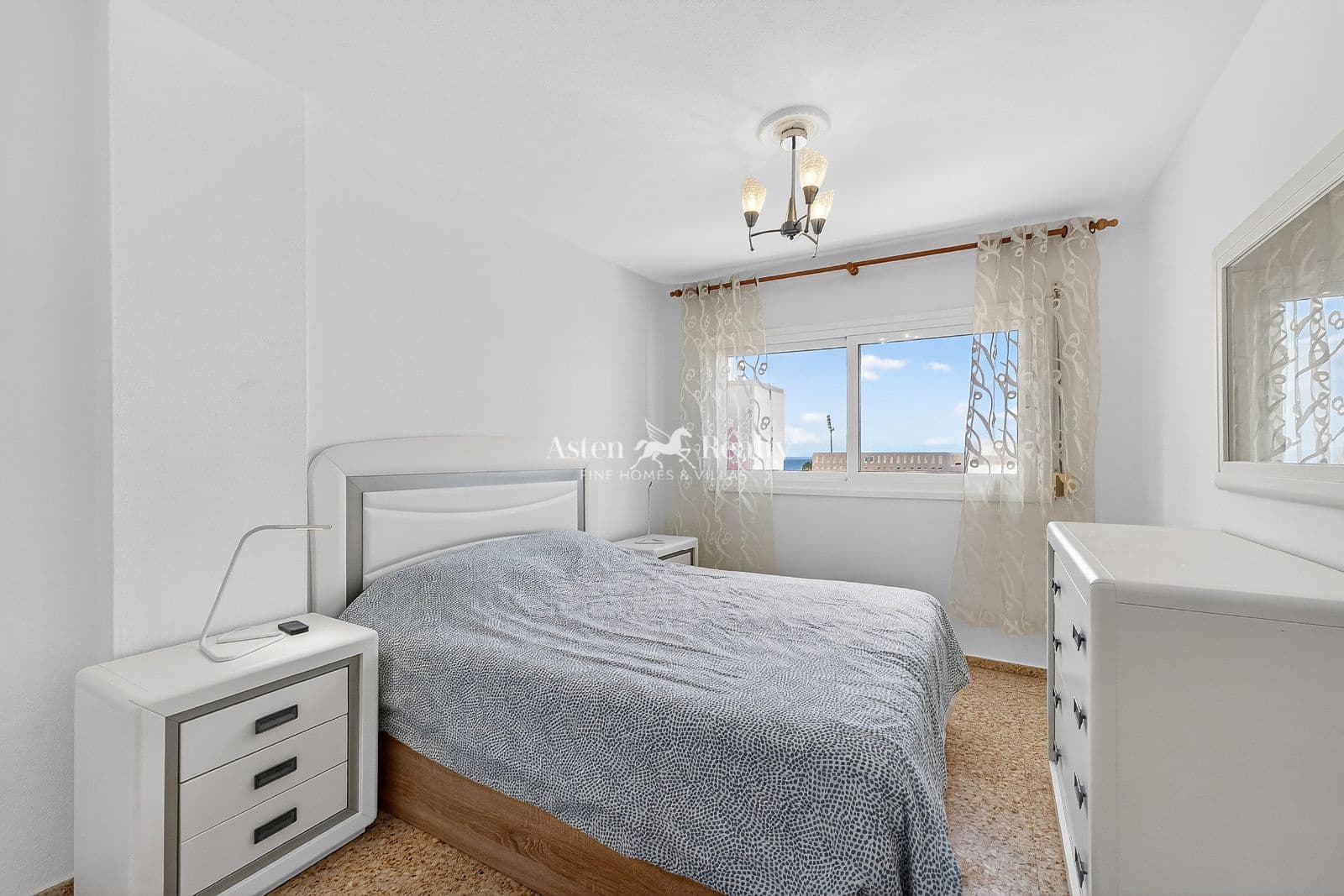 1 makuuhuone Asunto myytävänä paikassa Playa de las Americas mukana uima-altaan 
autotalli - 259 500 € (Ref: 9841578)