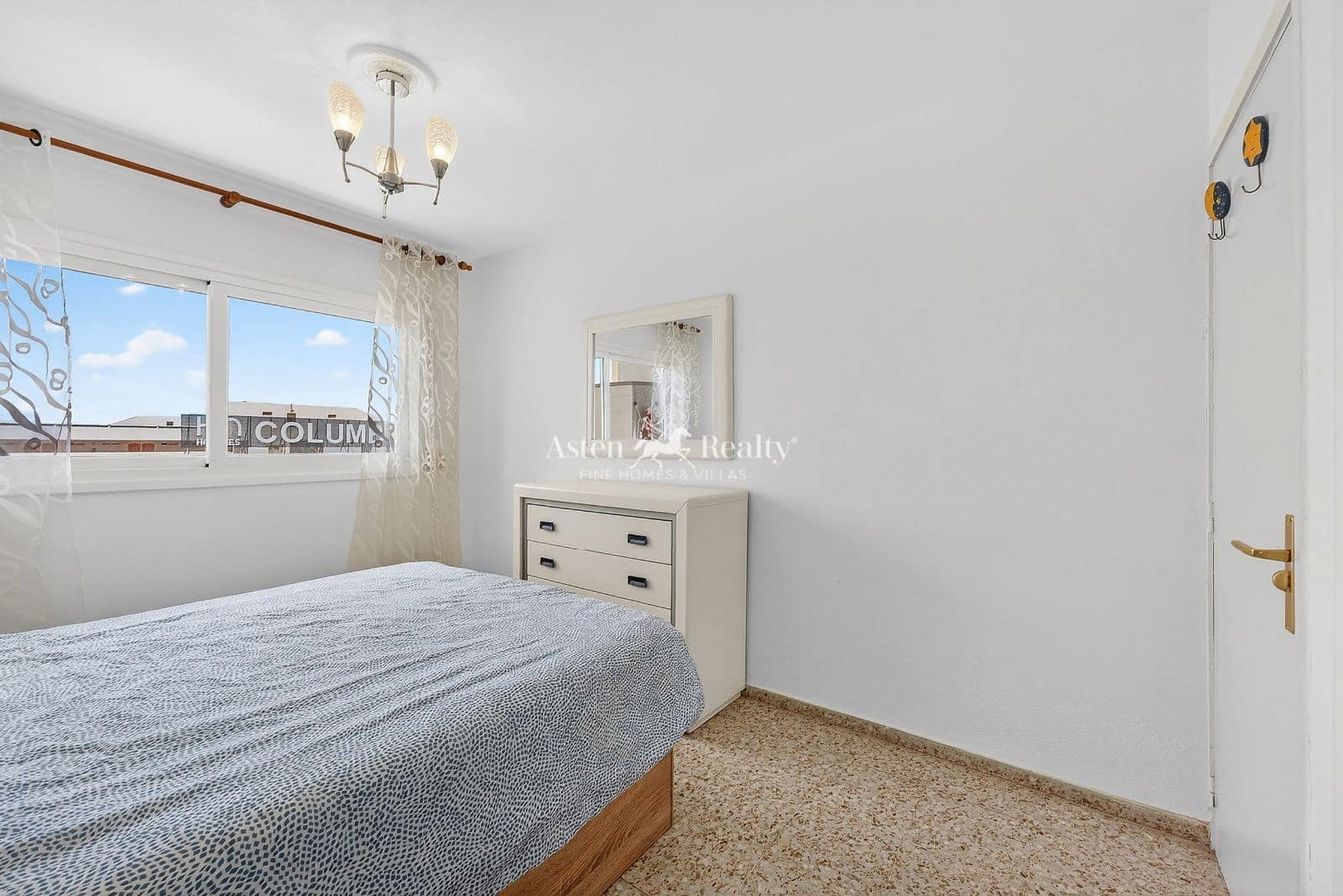 1 makuuhuone Asunto myytävänä paikassa Playa de las Americas mukana uima-altaan 
autotalli - 259 500 € (Ref: 9841578)