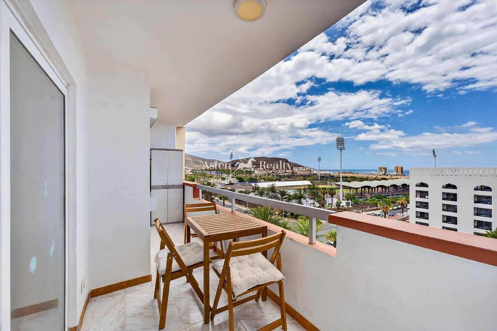 1 makuuhuone Asunto myytävänä paikassa Playa de las Americas mukana uima-altaan 
autotalli - 259 500 € (Ref: 9841578)