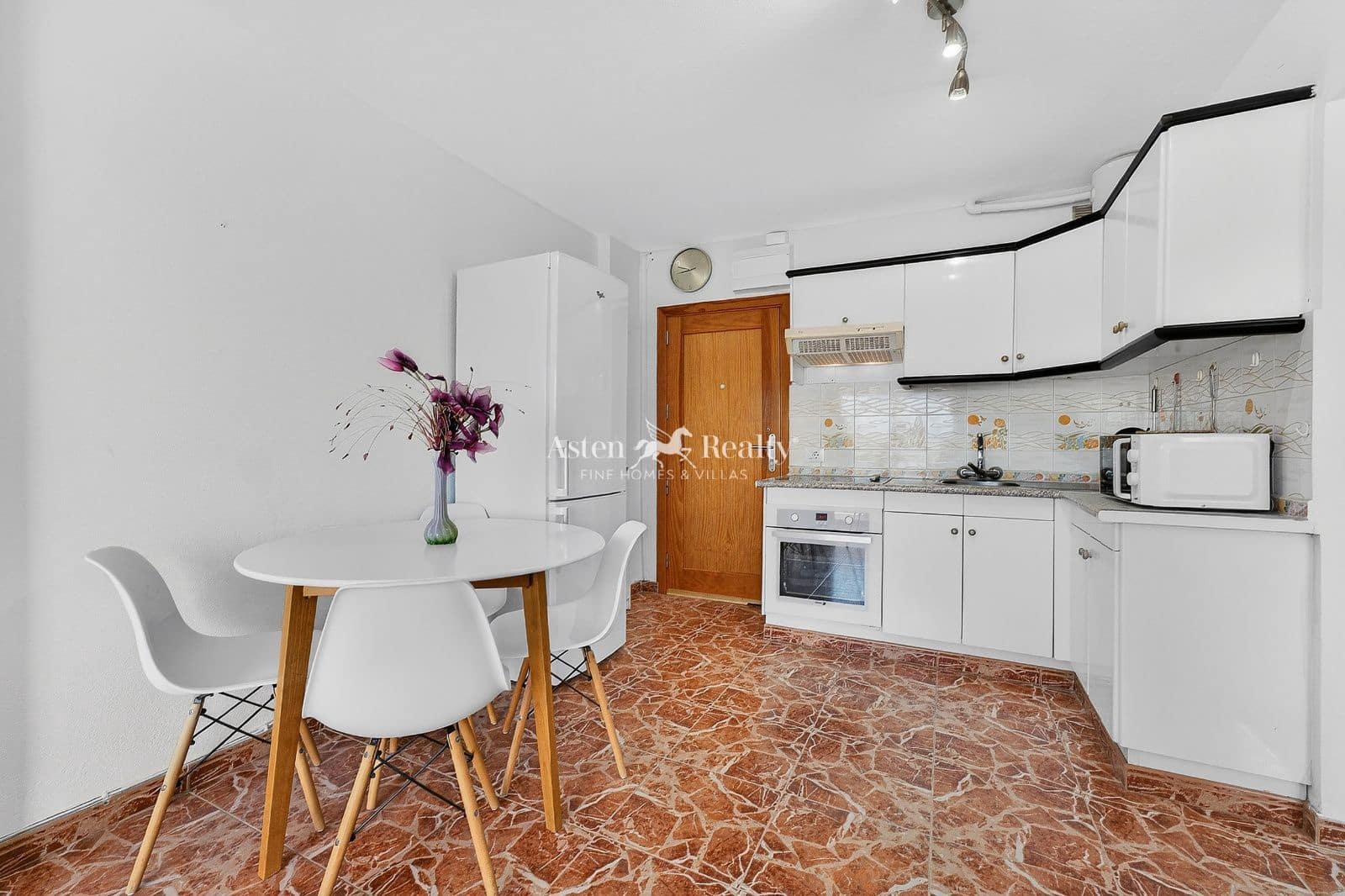 1 makuuhuone Asunto myytävänä paikassa Playa de las Americas mukana uima-altaan 
autotalli - 259 500 € (Ref: 9841578)