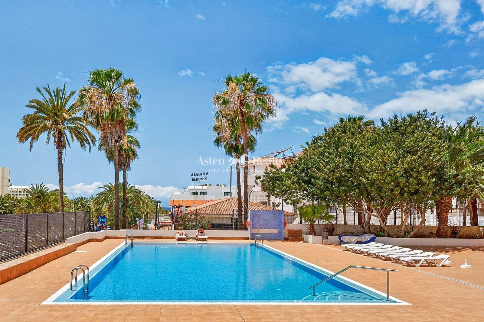 1 makuuhuone Asunto myytävänä paikassa Playa de las Americas mukana uima-altaan 
autotalli - 259 500 € (Ref: 9841578)