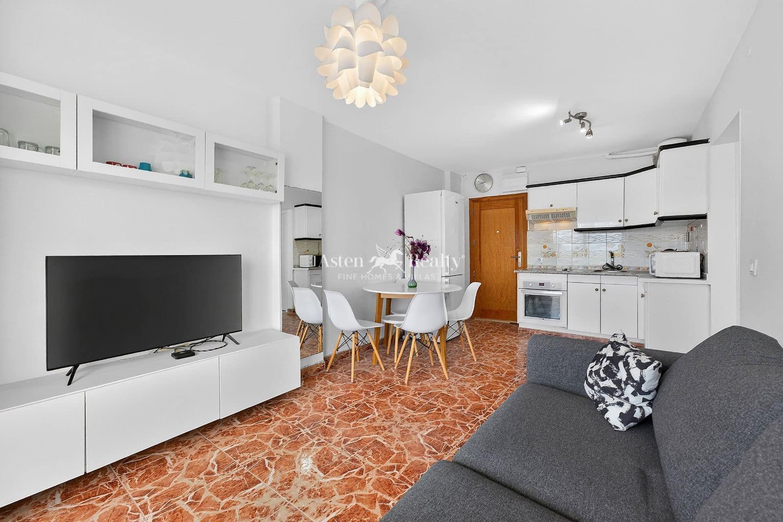 1 makuuhuone Asunto myytävänä paikassa Playa de las Americas mukana uima-altaan 
autotalli - 259 500 € (Ref: 9841578)