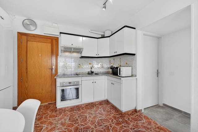 1 makuuhuone Asunto myytävänä paikassa Playa de las Americas, Arona mukana uima-altaan 
autotalli - 259 500 € (Ref: 9841578)