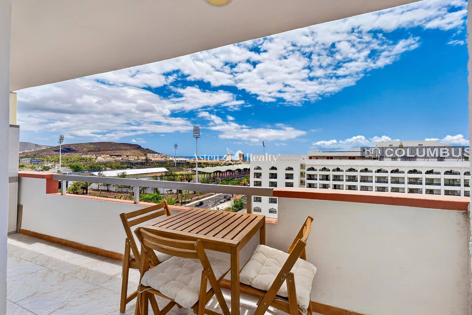 1 makuuhuone Asunto myytävänä paikassa Playa de las Americas mukana uima-altaan 
autotalli - 259 500 € (Ref: 9841578)