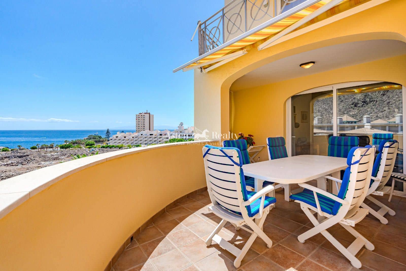 1 bedroom Flat for sale in Los Cristianos with pool - € 350,000 (Ref: 9841579)