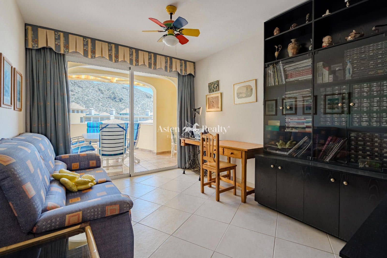 1 bedroom Flat for sale in Los Cristianos with pool - € 350,000 (Ref: 9841579)