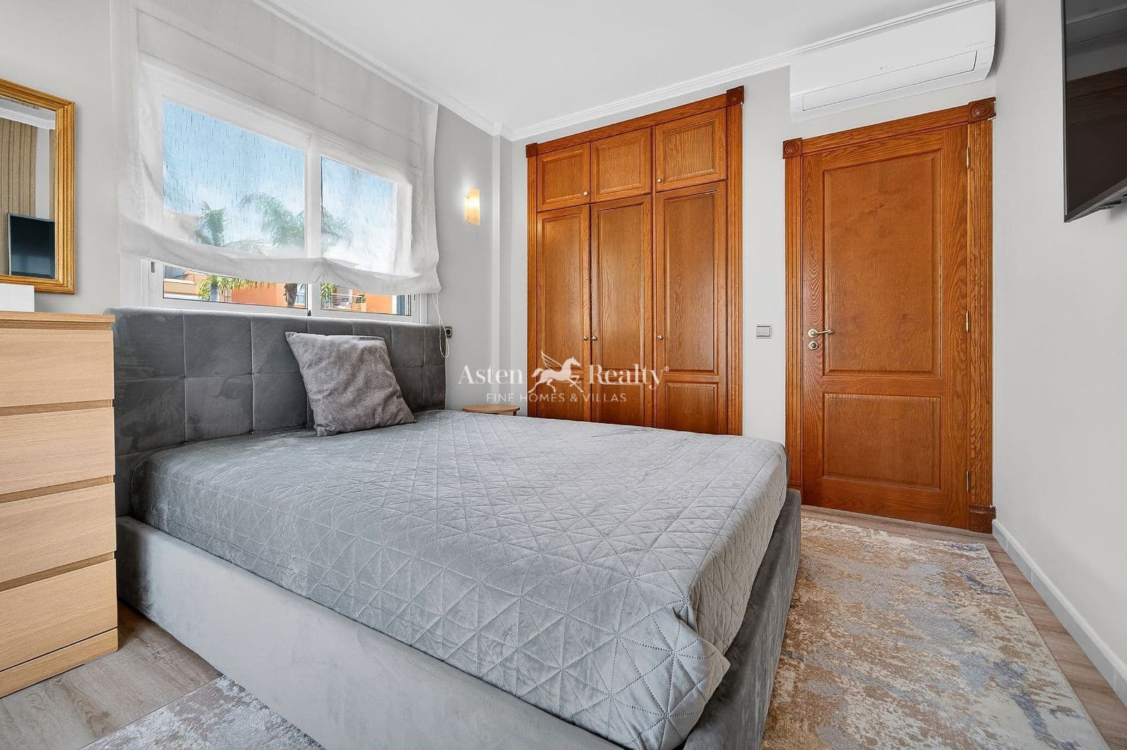 4 bedroom Villa for sale in Puerto Santiago with pool garage - € 1,055,555 (Ref: 9861349)