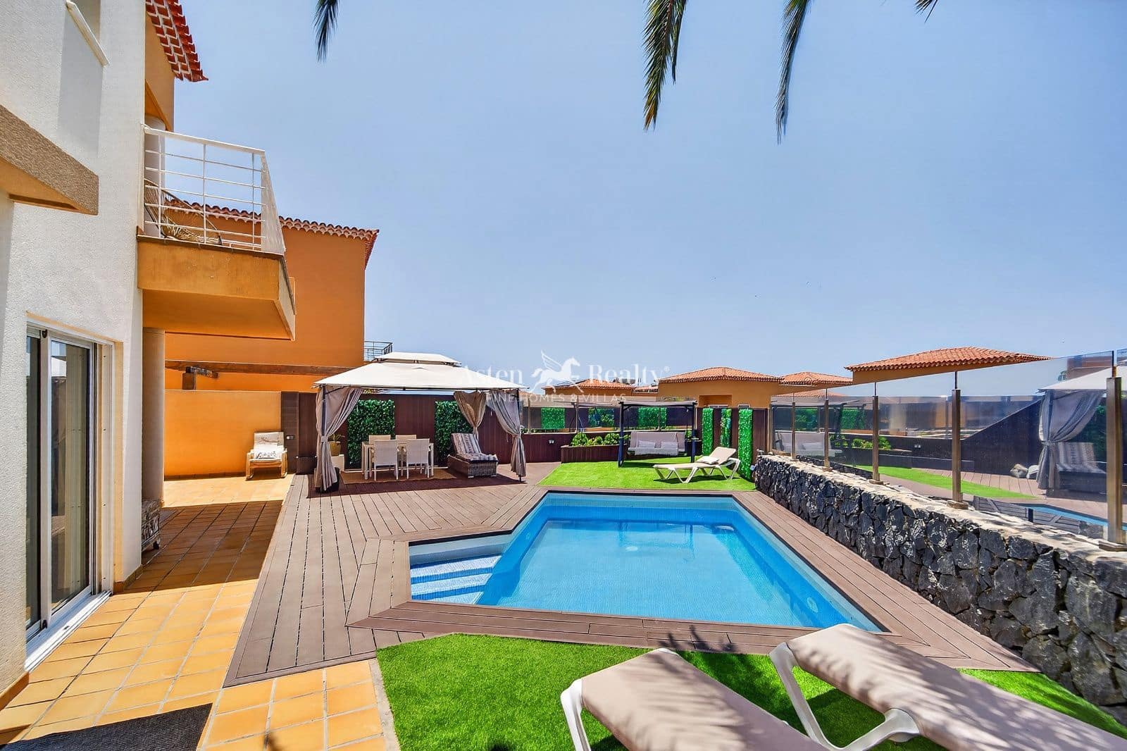 4 bedroom Villa for sale in Puerto Santiago with pool garage - € 1,055,555 (Ref: 9861349)