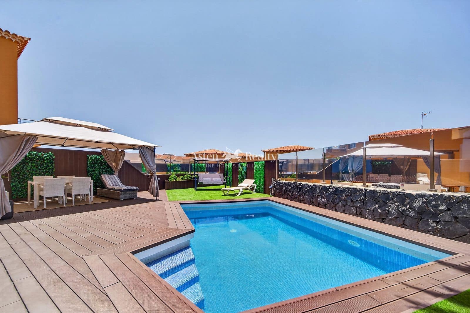 4 bedroom Villa for sale in Puerto Santiago with pool garage - € 1,055,555 (Ref: 9861349)