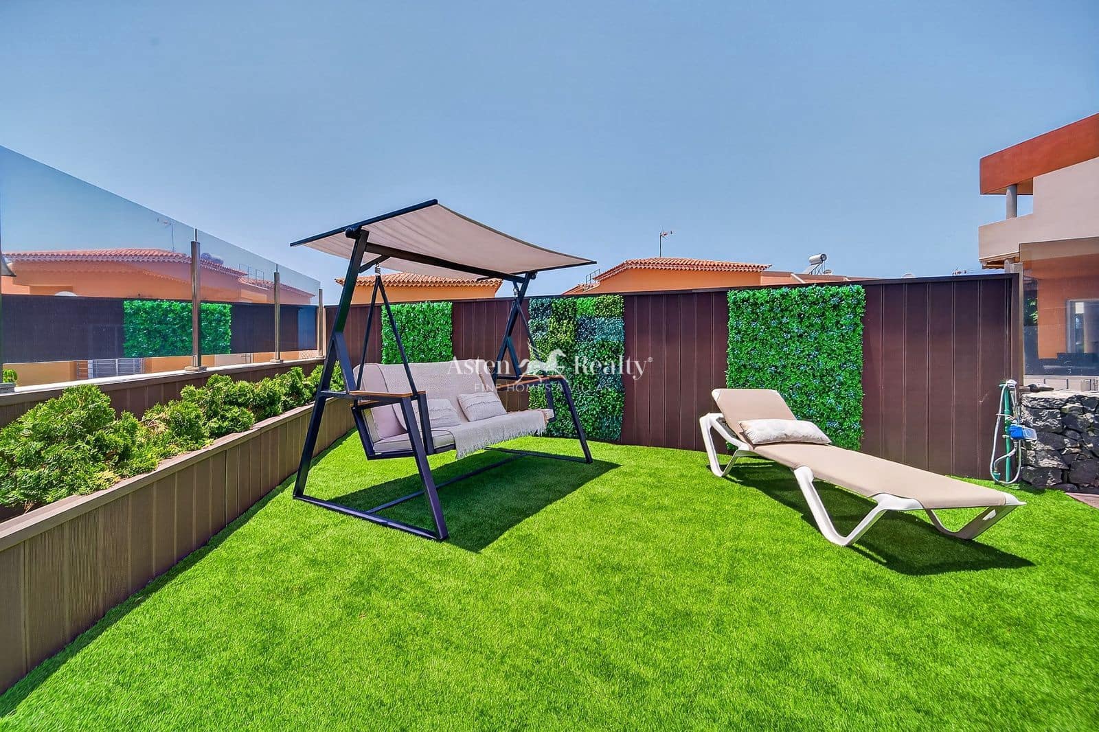 4 bedroom Villa for sale in Puerto Santiago with pool garage - € 1,055,555 (Ref: 9861349)