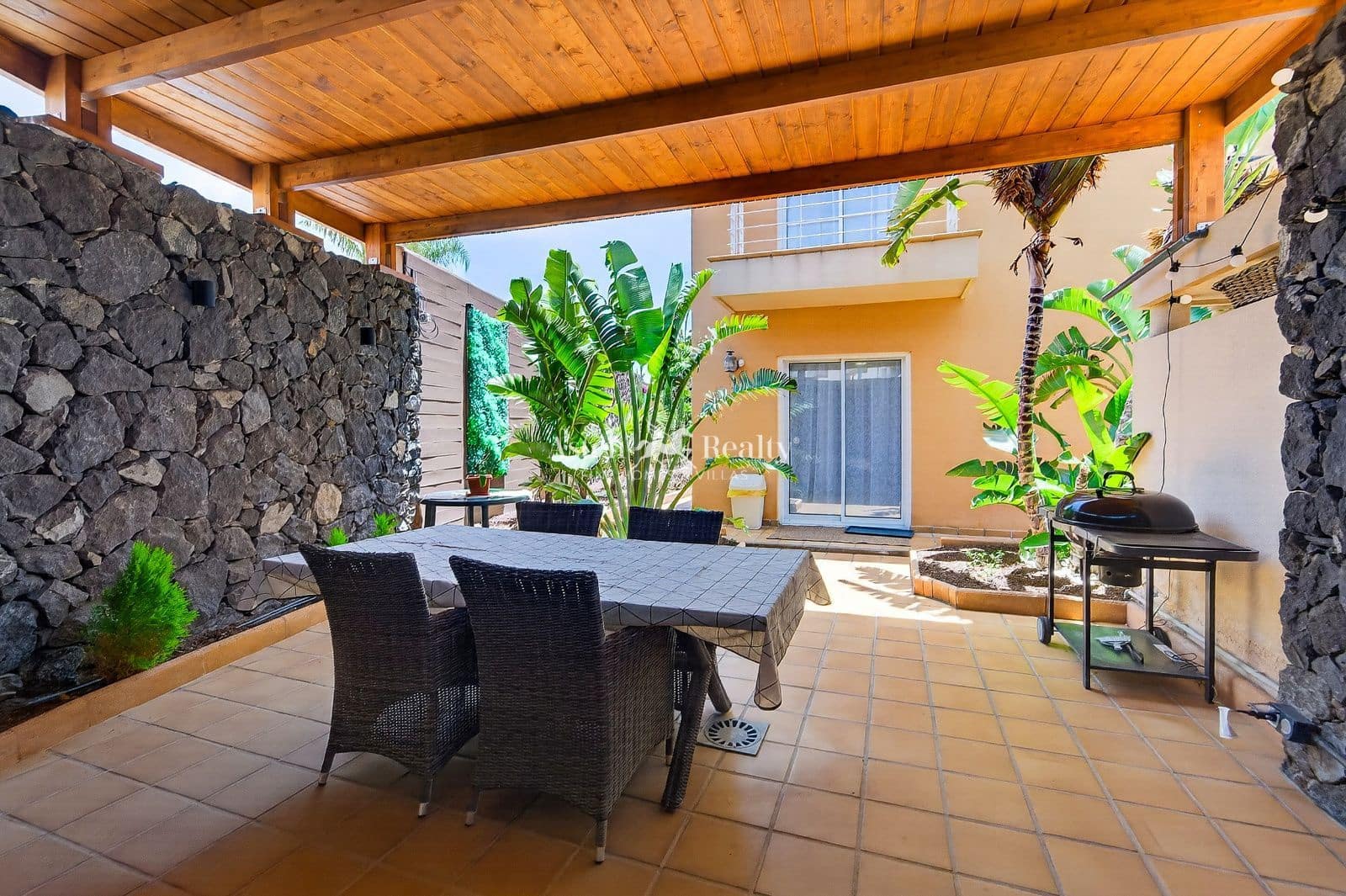 4 bedroom Villa for sale in Puerto Santiago with pool garage - € 1,055,555 (Ref: 9861349)