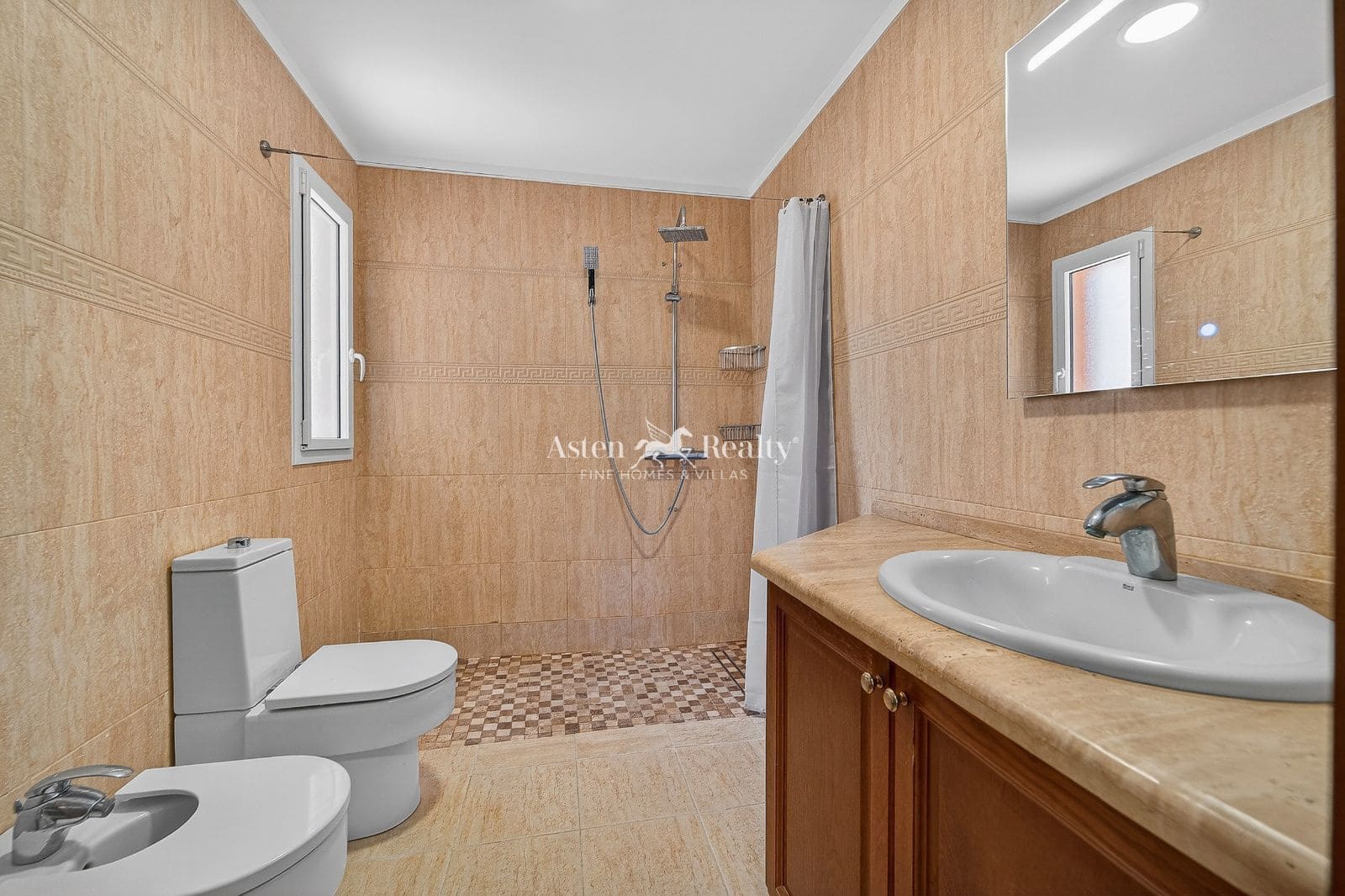 4 bedroom Villa for sale in Puerto Santiago with pool garage - € 1,055,555 (Ref: 9861349)