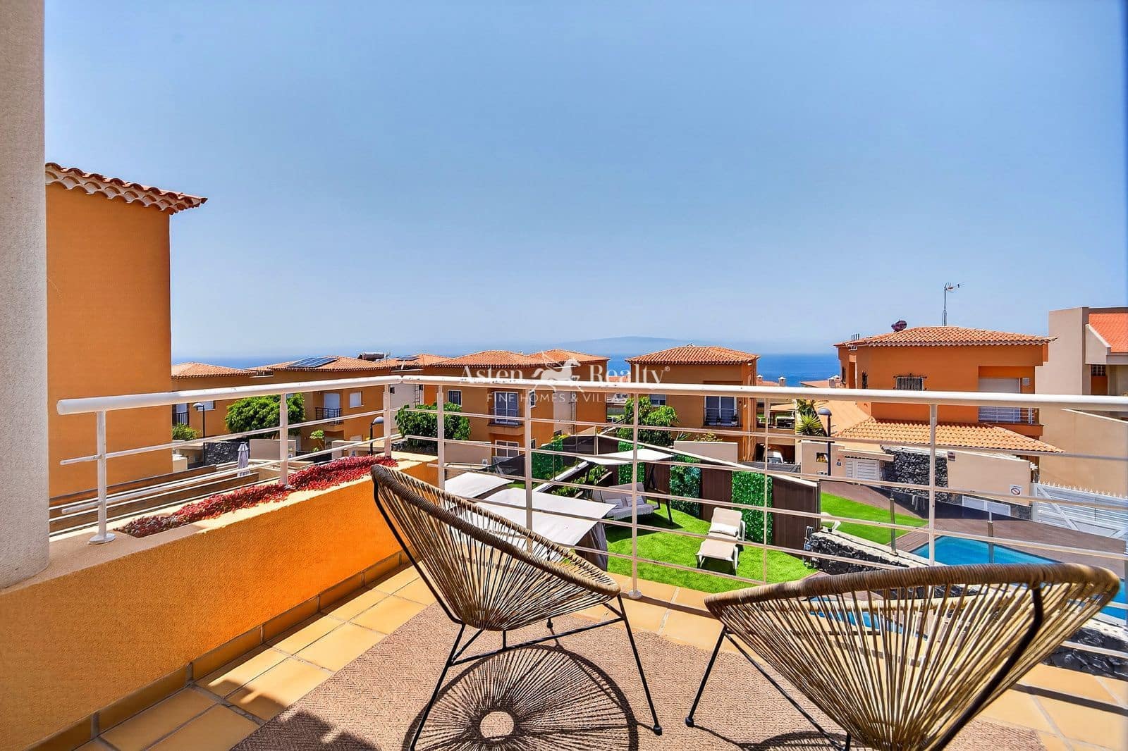 4 bedroom Villa for sale in Puerto Santiago with pool garage - € 1,055,555 (Ref: 9861349)