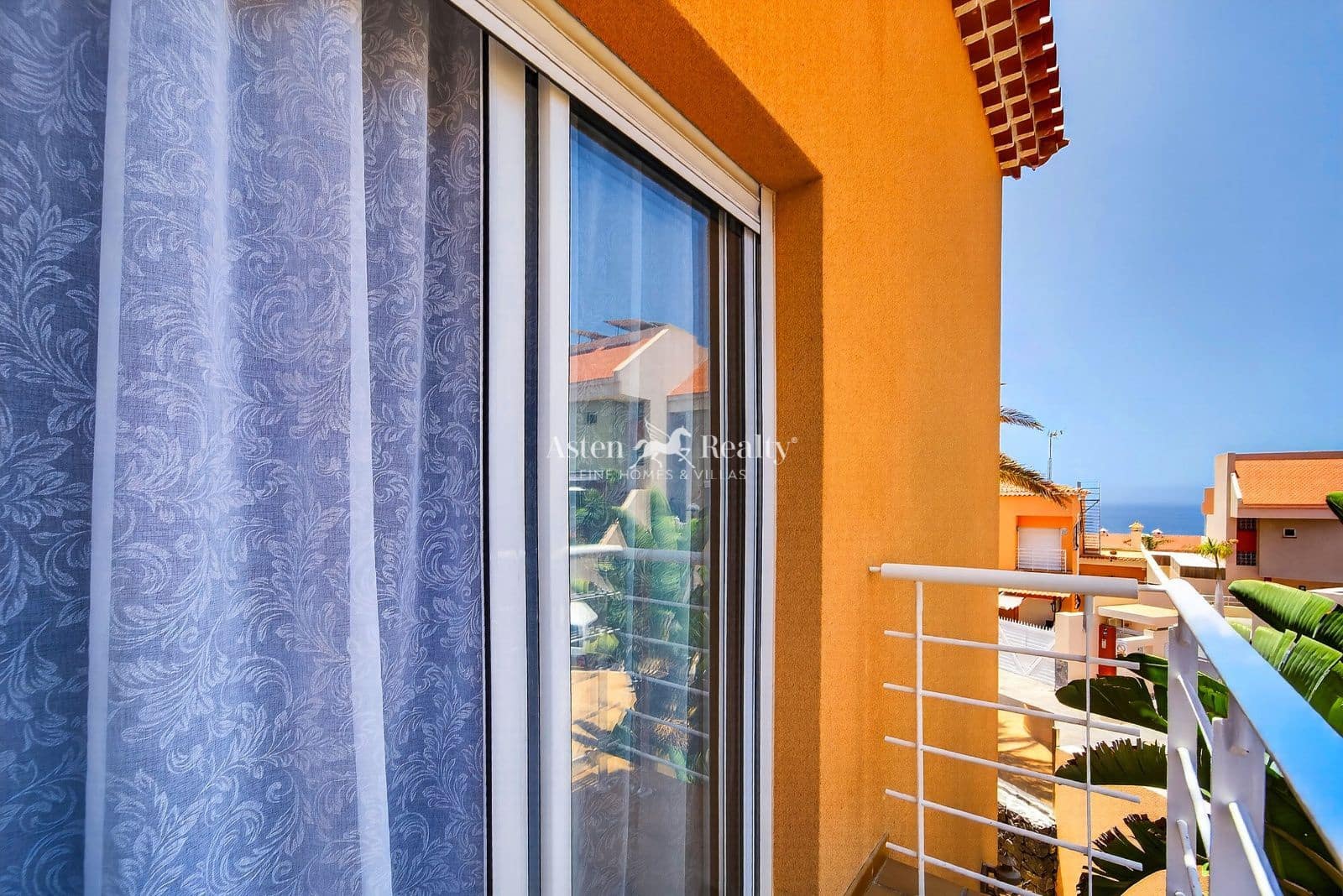 4 bedroom Villa for sale in Puerto Santiago with pool garage - € 1,055,555 (Ref: 9861349)