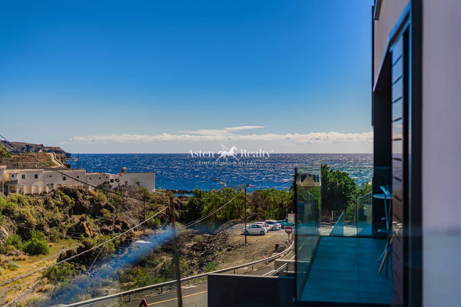 2 bedroom Flat for sale in Playa San Juan with garage - € 359,000 (Ref: 9861350)