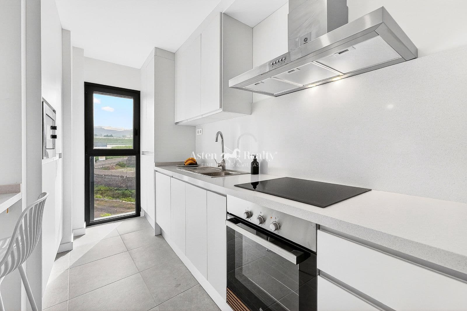 2 bedroom Flat for sale in Playa San Juan with garage - € 359,000 (Ref: 9861350)