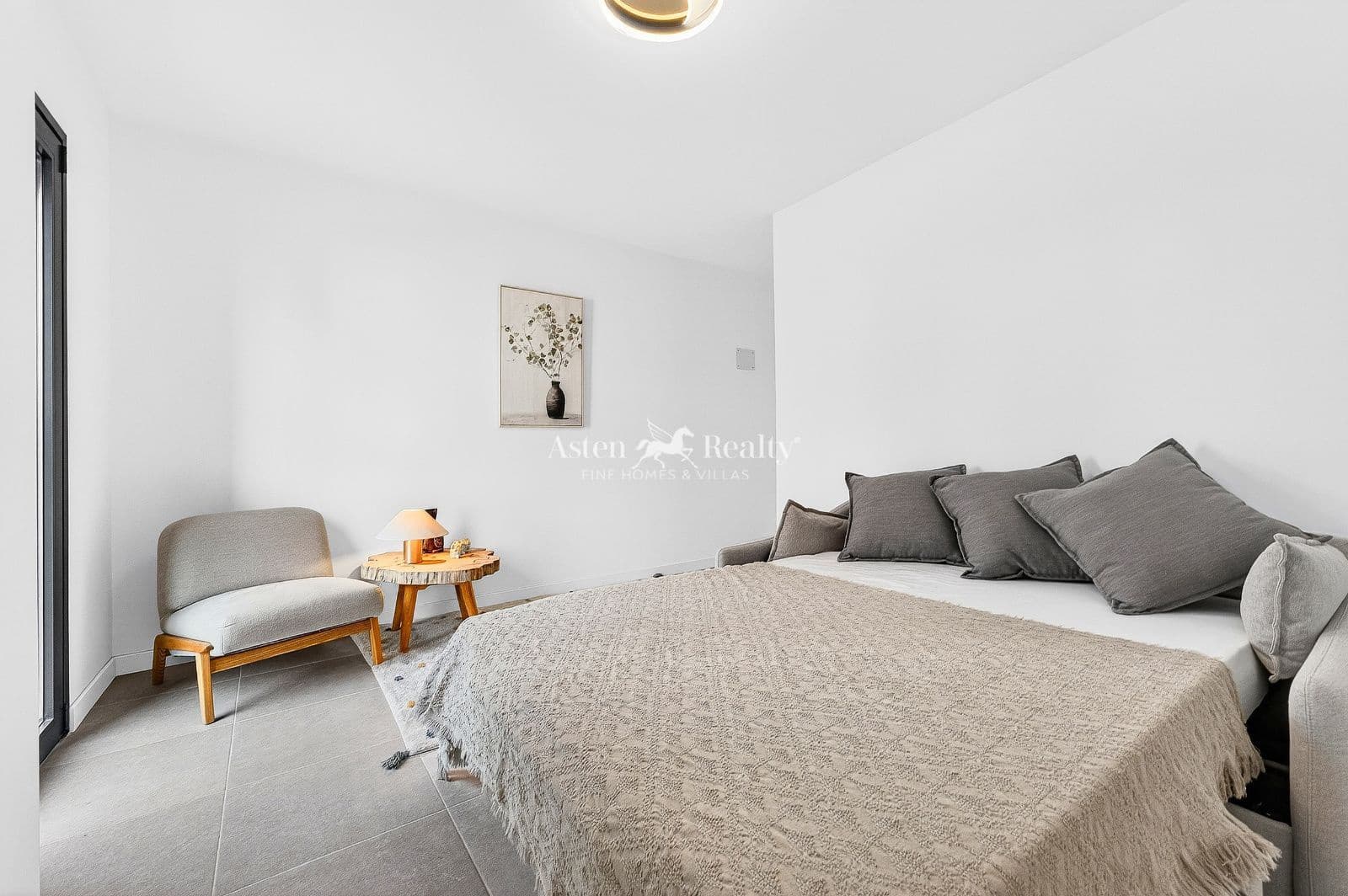 2 bedroom Flat for sale in Playa San Juan with garage - € 359,000 (Ref: 9861350)