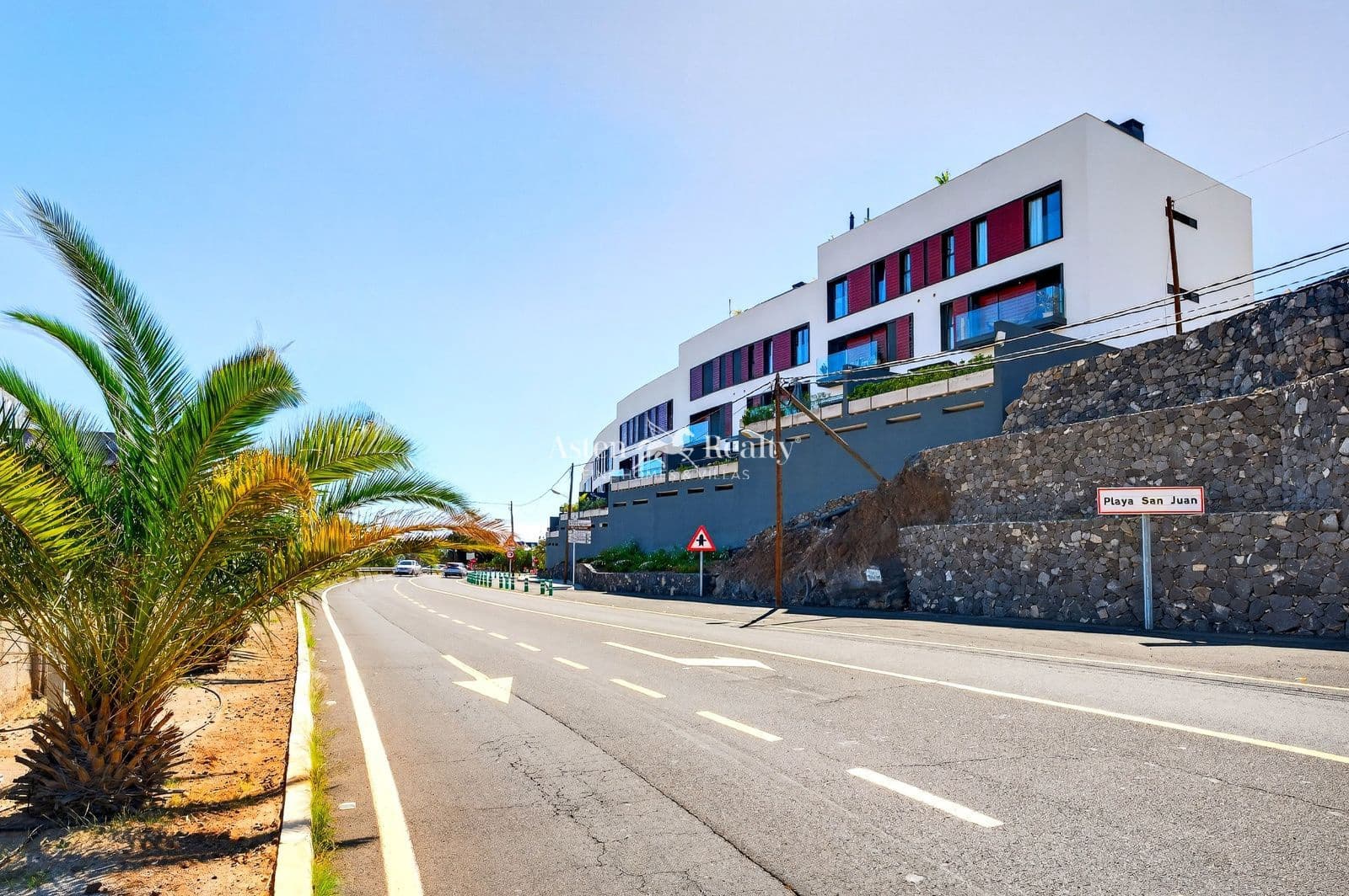 2 bedroom Flat for sale in Playa San Juan with garage - € 359,000 (Ref: 9861350)