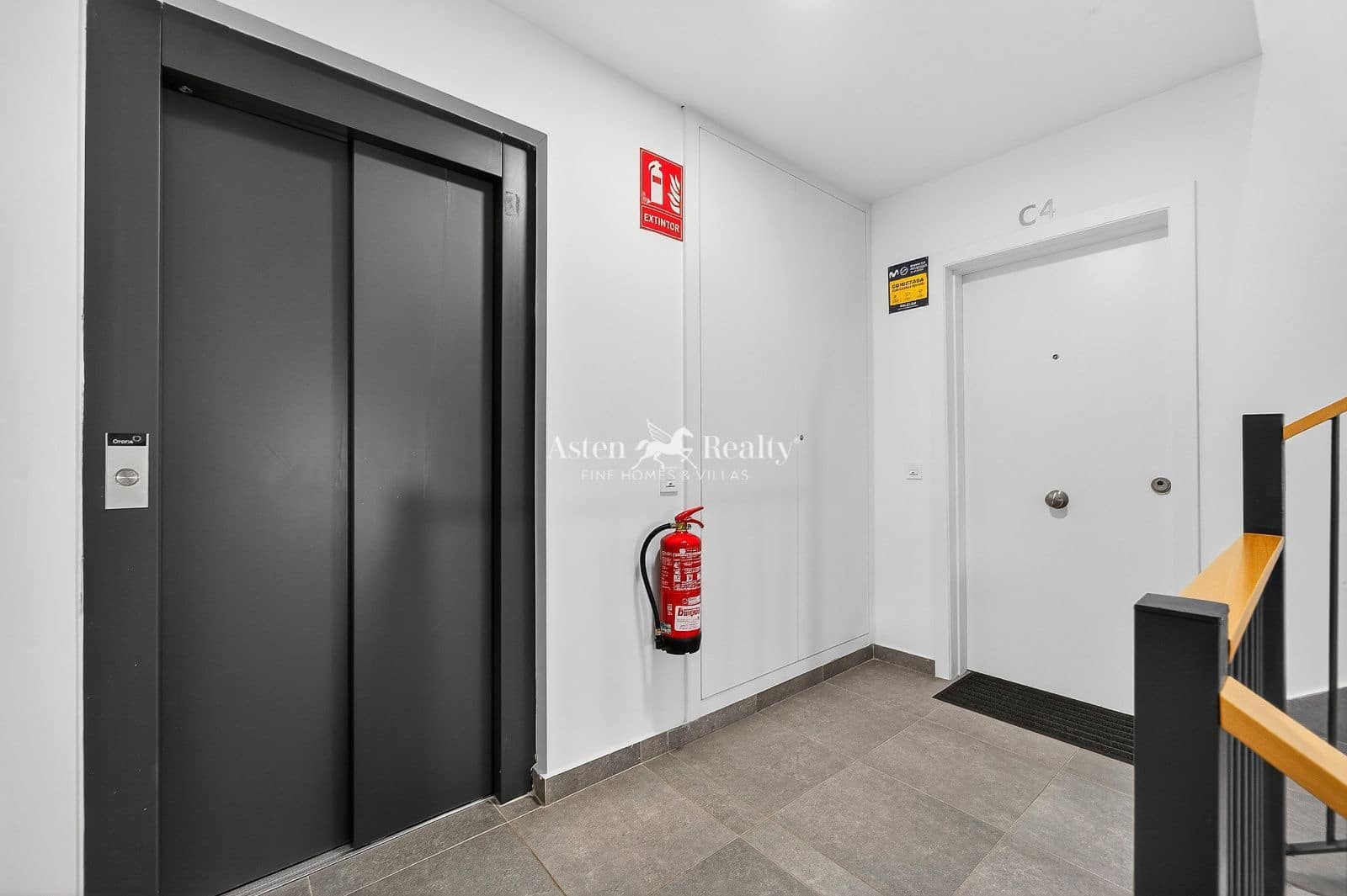 2 bedroom Flat for sale in Playa San Juan with garage - € 359,000 (Ref: 9861350)