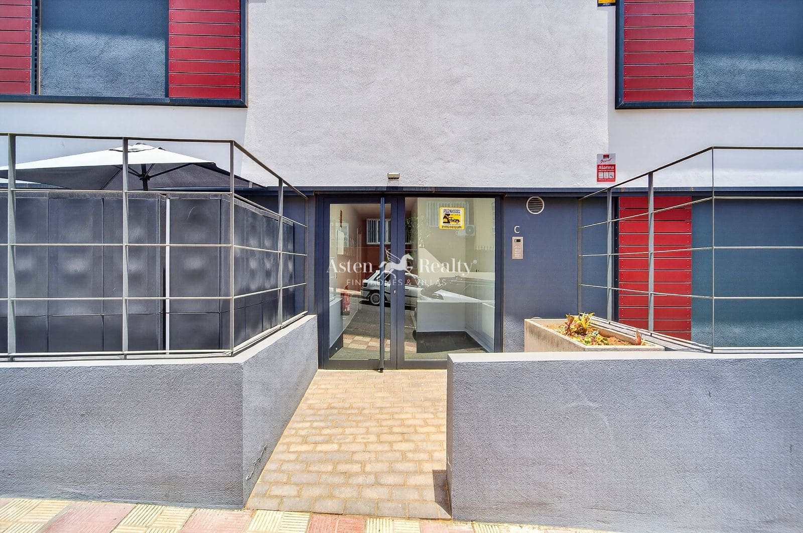 2 bedroom Flat for sale in Playa San Juan with garage - € 359,000 (Ref: 9861350)