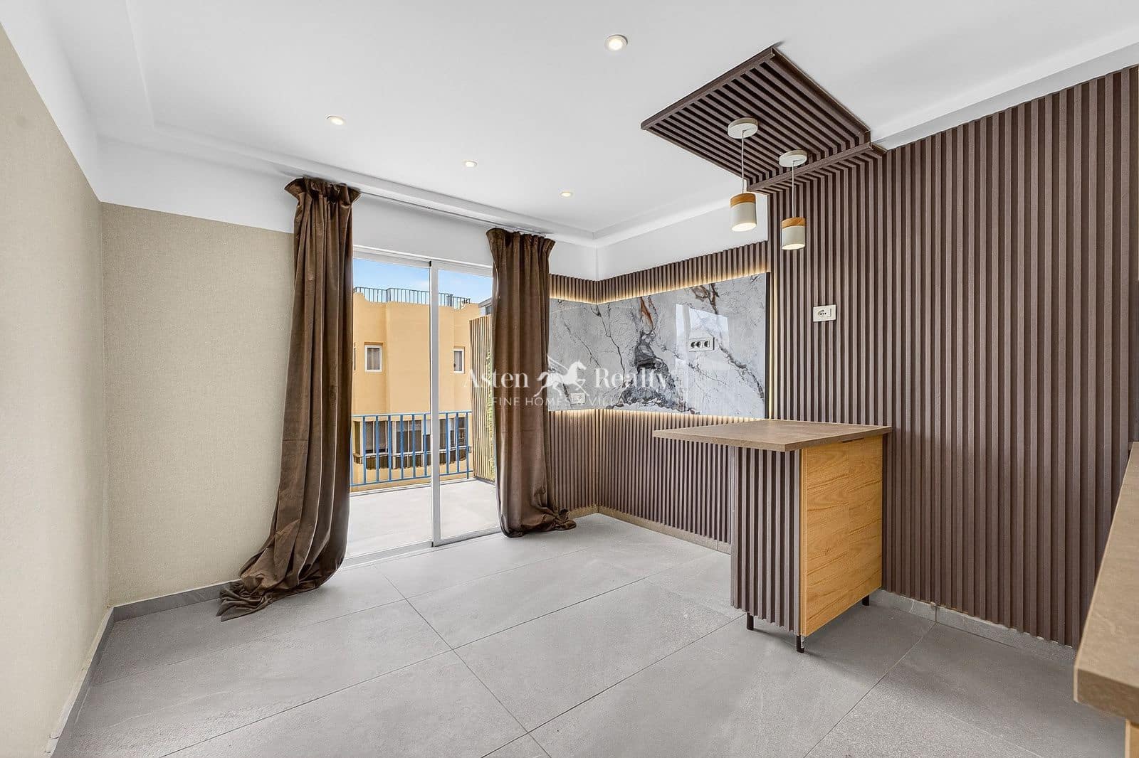 2 bedroom Penthouse for sale in Los Cristianos - € 290,000 (Ref: 9867935)
