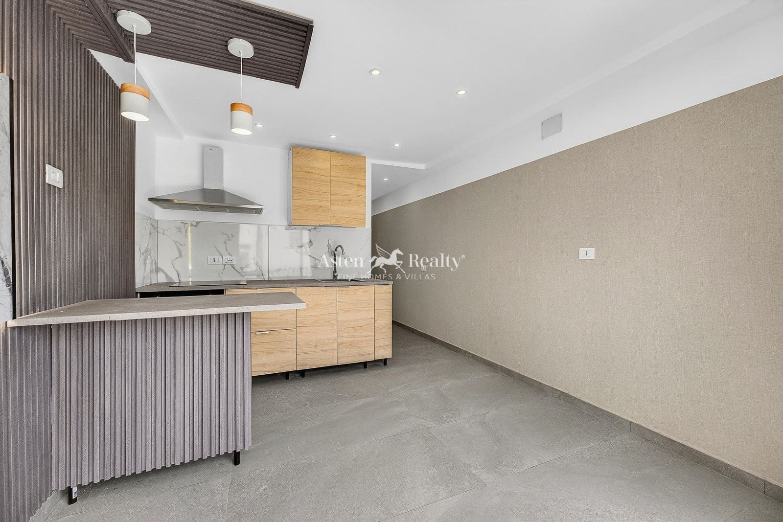 2 bedroom Penthouse for sale in Los Cristianos - € 290,000 (Ref: 9867935)