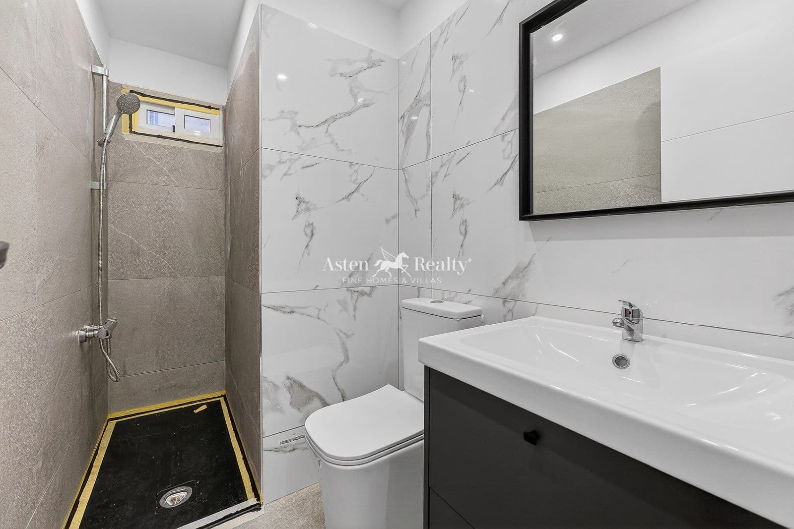 2 bedroom Penthouse for sale in Los Cristianos - € 290,000 (Ref: 9867935)