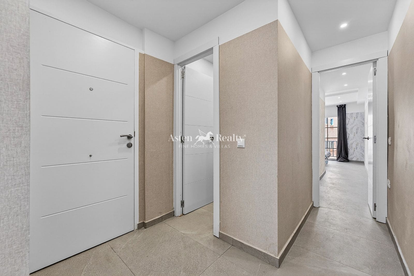2 bedroom Penthouse for sale in Los Cristianos - € 290,000 (Ref: 9867935)
