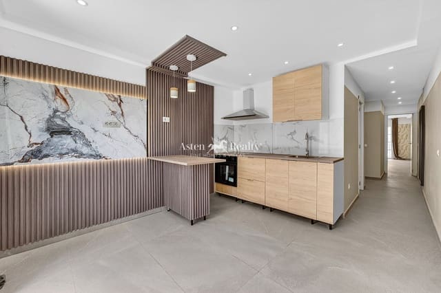 2 bedroom Penthouse for sale in Los Cristianos, Arona - € 290,000 (Ref: 9867935)