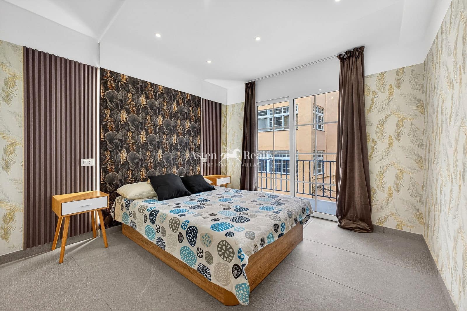 2 bedroom Penthouse for sale in Los Cristianos - € 290,000 (Ref: 9867935)