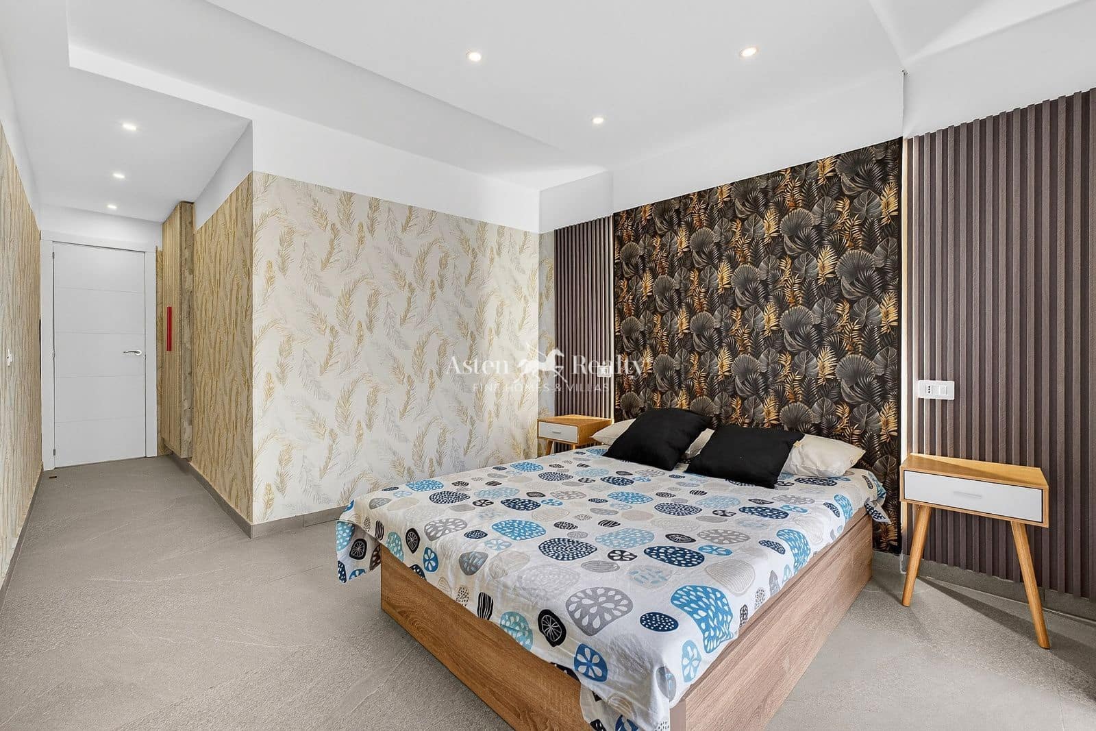 2 bedroom Penthouse for sale in Los Cristianos - € 290,000 (Ref: 9867935)