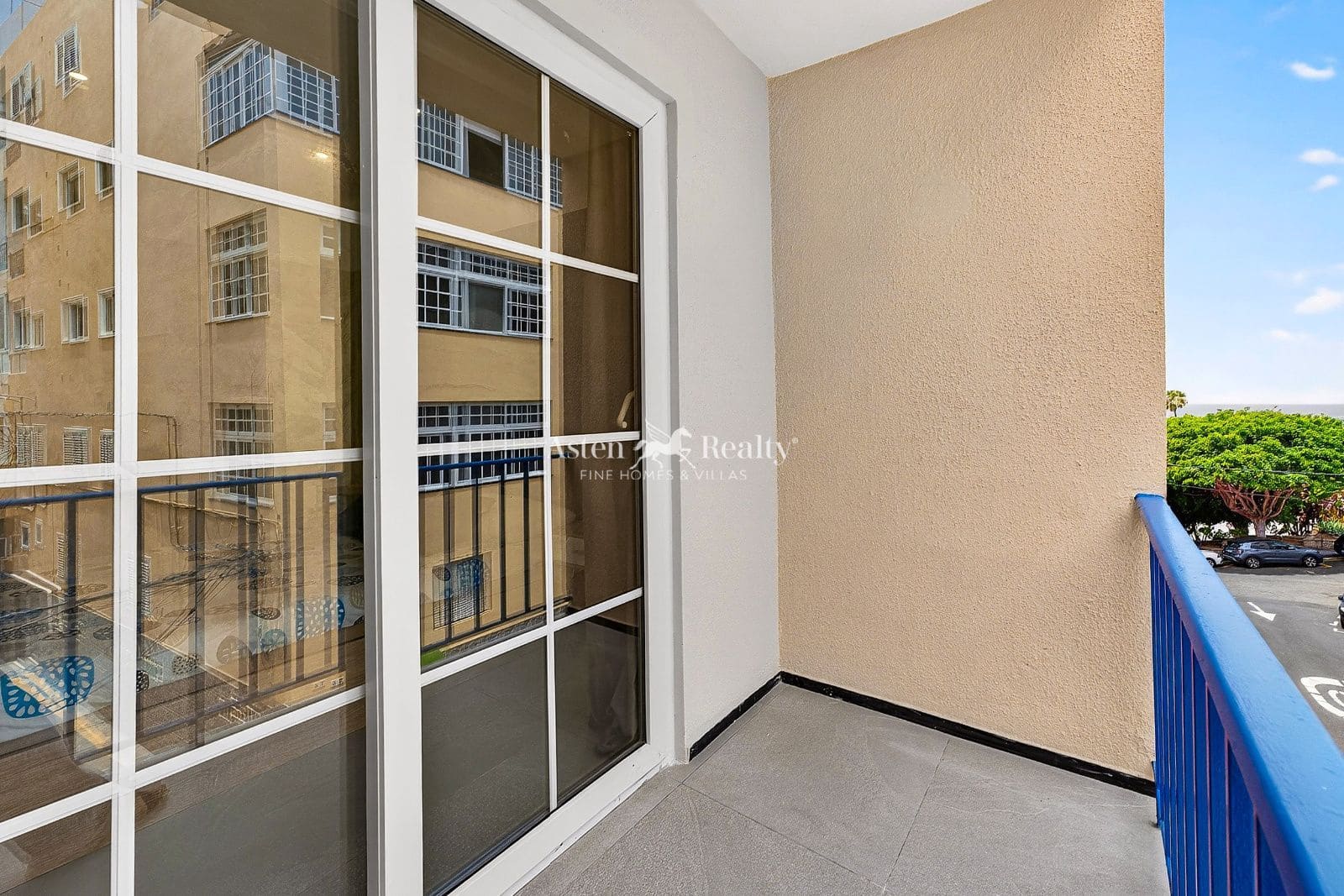 2 bedroom Penthouse for sale in Los Cristianos - € 290,000 (Ref: 9867935)