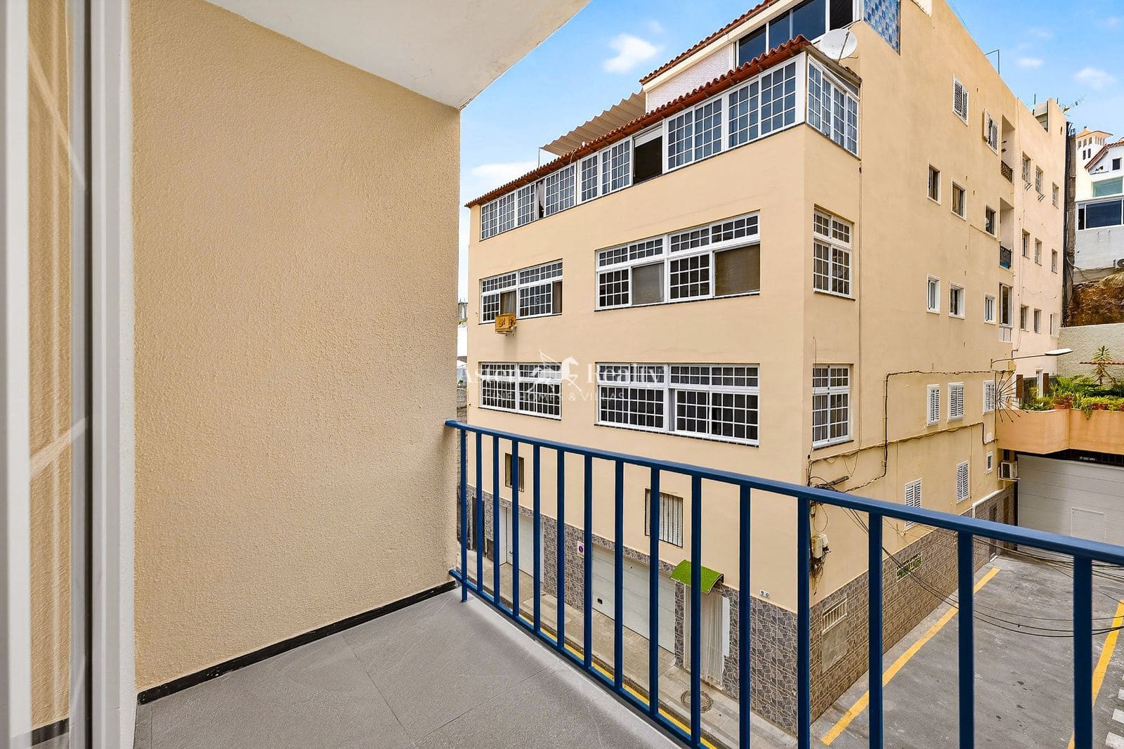 2 bedroom Penthouse for sale in Los Cristianos - € 290,000 (Ref: 9867935)